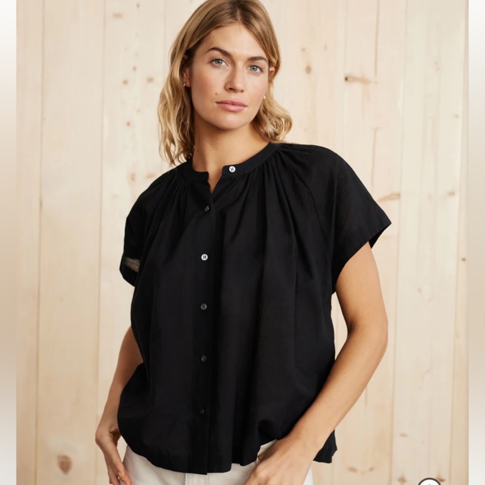 Jenni Kayne Black Short-Sleeve Button Front Blouse
